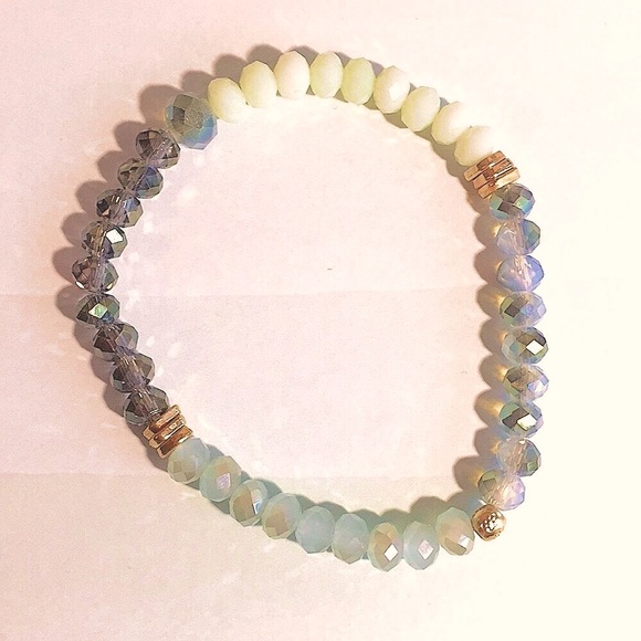 AQUAMARINE CRYSTAL QUARTZ BRACELET SEVERAL BEAUTIFUL SHADES OF BLUES & AQUAS - Picture 2 of 3